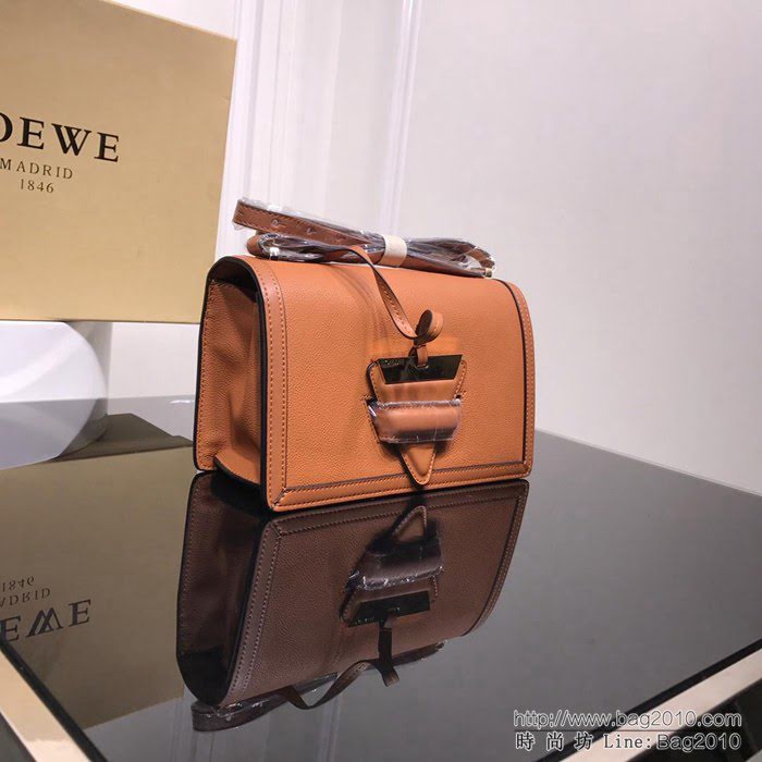 LOEWE羅意威 原單品質 Barcelona三角包 0158 最新概念款 小牛皮荔枝紋 肩背斜挎包  jdl1189